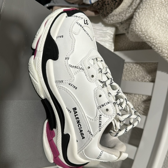 Balenciaga tennis shoes - Picture 3 of 3